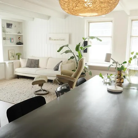 Semesterbostad Karibu Tuitjenhorn