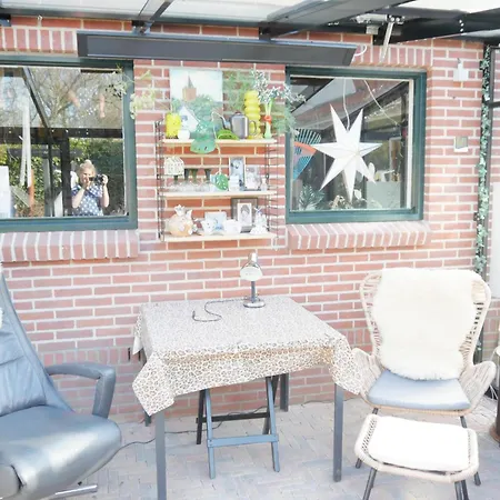 Semesterbostad Karibu Tuitjenhorn